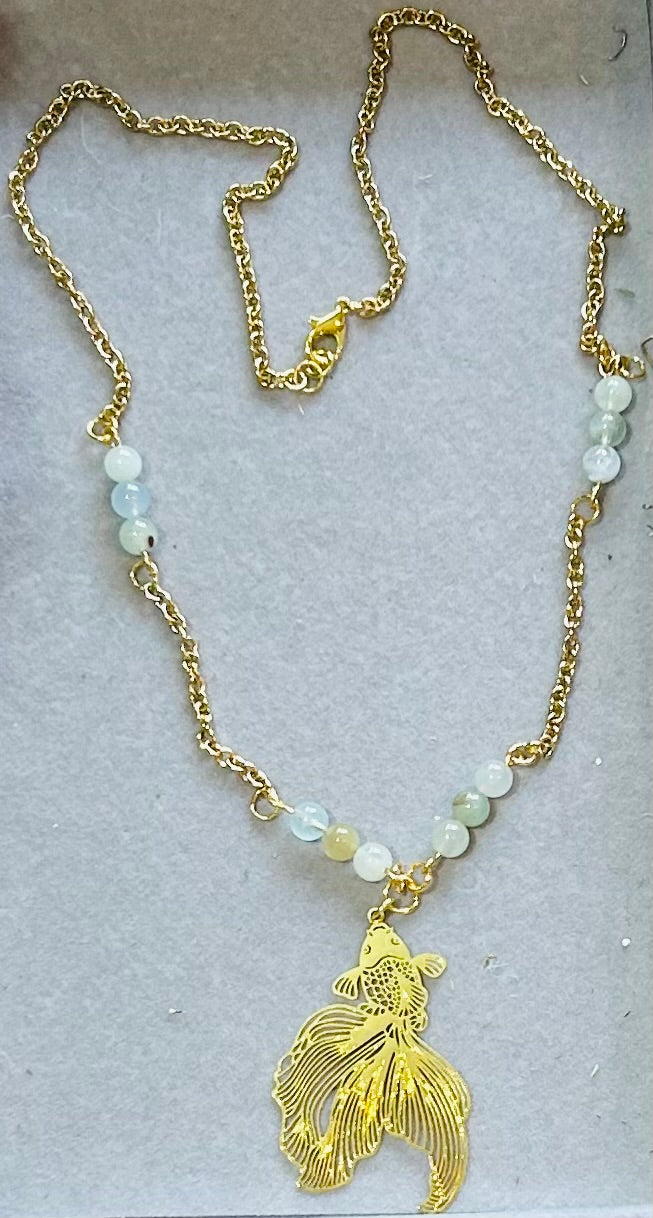 Collier Poisson Koï en Aigue-Marine – Symbole de Chance & Sérénité