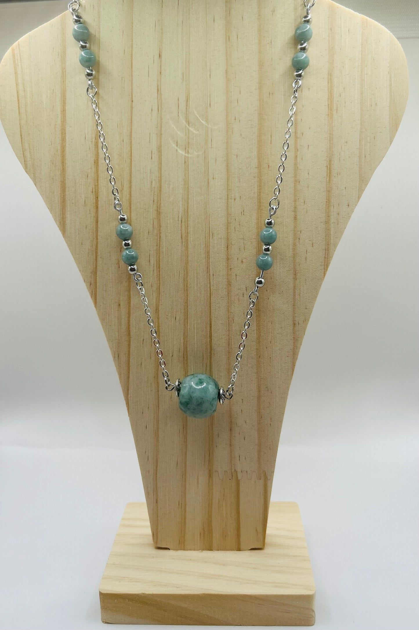 Collier jade de Birmanie - boule centrale de Jade