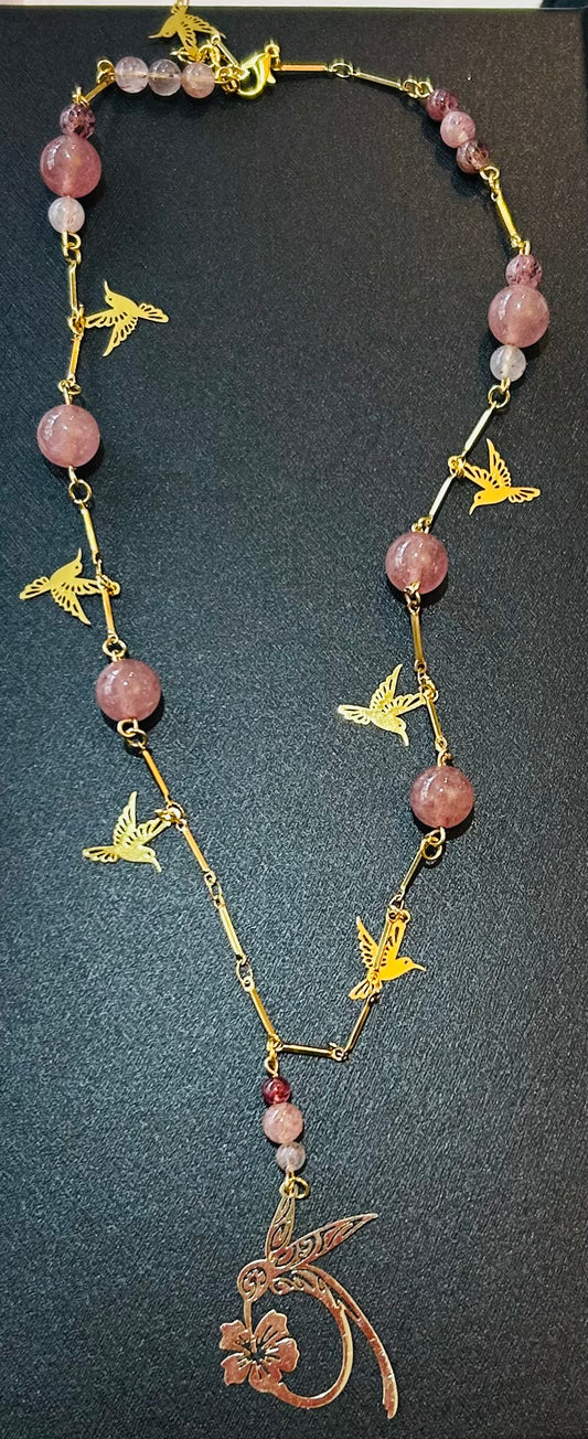 Collier "Harmonie Colibri et Quartz Fraise "